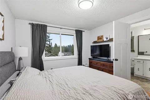 Bedroom - 422 216th St SW, Bothell, WA 98021 photo 2 of 4