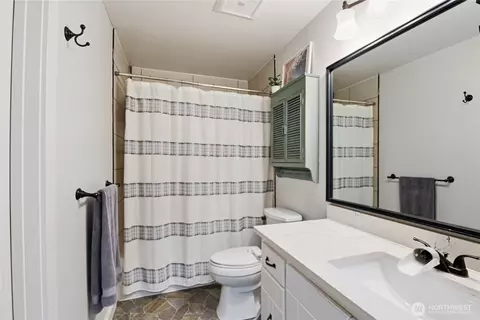 Bath - 422 216th St SW, Bothell, WA 98021 photo 1 of 1