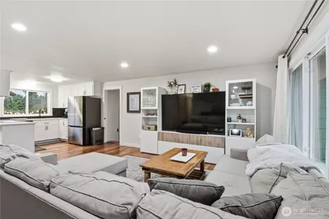 Living - 422 216th St SW, Bothell, WA 98021 photo 1 of 2