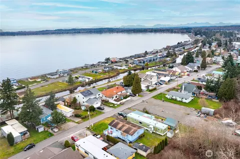 7460 Sunset Dr, Blaine, WA 98230