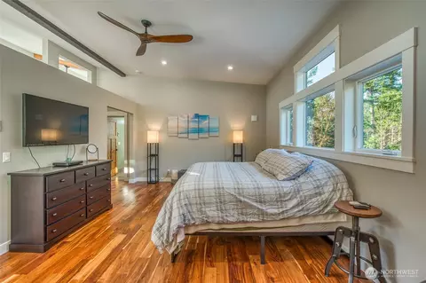 Bedroom - 744 Crescent Beach Dr, Eastsound, WA 98245 photo 1 of 3