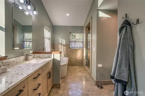 Bath - 744 Crescent Beach Dr, Eastsound, WA 98245 photo 2 of 4