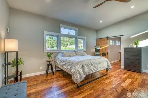 Bedroom - 744 Crescent Beach Dr, Eastsound, WA 98245 photo 2 of 3