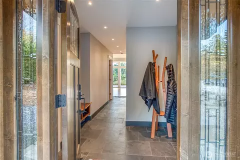Entry Way - 744 Crescent Beach Dr, Eastsound, WA 98245 photo 2 of 4