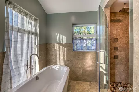 Bath - 744 Crescent Beach Dr, Eastsound, WA 98245 photo 3 of 4