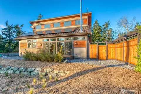 Exterior - 744 Crescent Beach Dr, Eastsound, WA 98245 photo 7 of 11