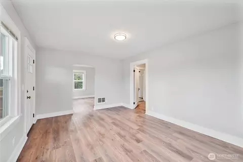 Living - 2103 36th Ave, Longview, WA 98632 photo 2 of 3