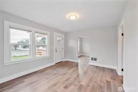 Living - 2103 36th Ave, Longview, WA 98632 photo 1 of 3