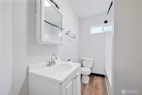 Bath - 2103 36th Ave, Longview, WA 98632 photo 1 of 1