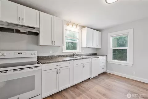 Kitchen - 2103 36th Ave, Longview, WA 98632 photo 1 of 1