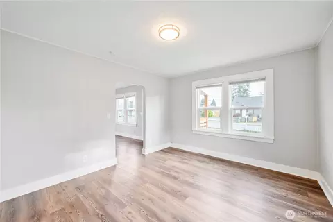 Living - 2103 36th Ave, Longview, WA 98632 photo 3 of 3