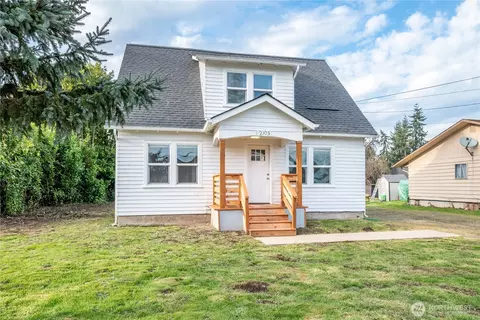 Exterior - 2103 36th Ave, Longview, WA 98632 photo 2 of 3