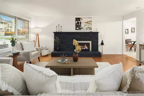 Living - 407 3rd Ave N, Edmonds, WA 98020 photo 2 of 5