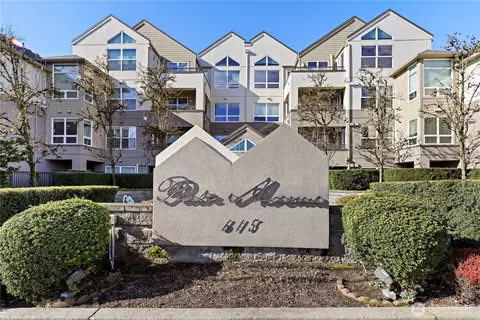 615 6th St #206, Kirkland, WA 98033