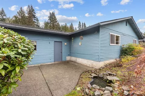 Exterior - 12830 55th Ave SE, Everett, WA 98208 photo 7 of 8