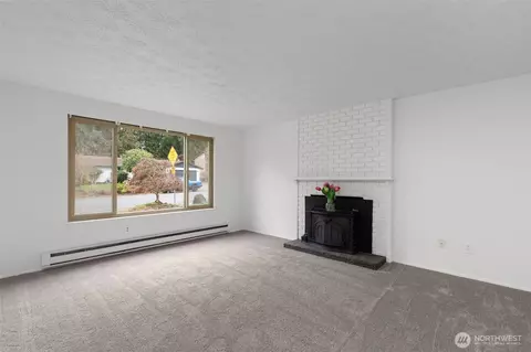 Living - 12830 55th Ave SE, Everett, WA 98208 photo 1 of 4