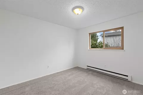 Bedroom - 12830 55th Ave SE, Everett, WA 98208 photo 9 of 12