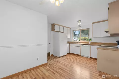 Kitchen - 12830 55th Ave SE, Everett, WA 98208 photo 1 of 3