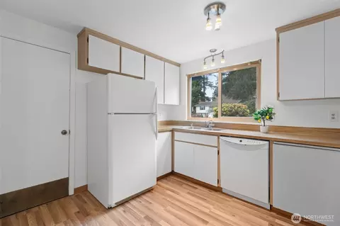 Kitchen - 12830 55th Ave SE, Everett, WA 98208 photo 2 of 3