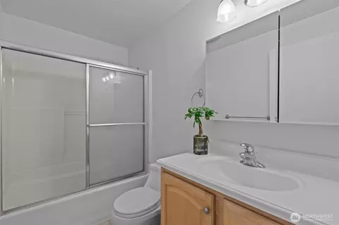 Bath - 12830 55th Ave SE, Everett, WA 98208 photo 2 of 2