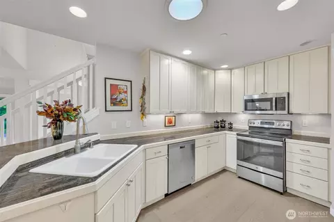 Kitchen - 160 E Soderberg Rd #L32, Allyn, WA 98524 photo 1 of 3