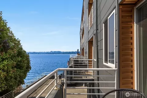 733 Lake St S #101, Kirkland, WA 98033