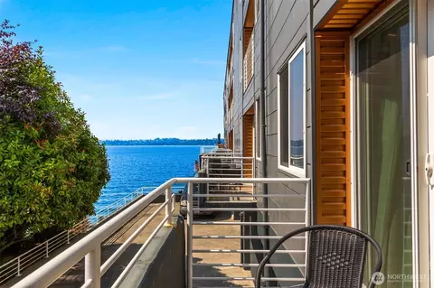 733 Lake St S #101, Kirkland, WA 98033