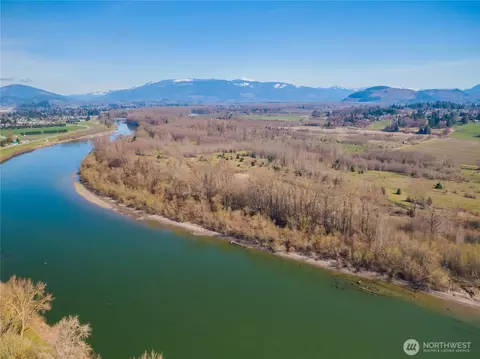 2323 Lindgren Rd, Mount Vernon, WA 98273