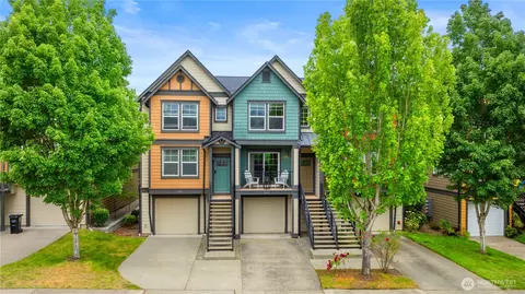 2674 SW Sylvan Heights Dr, Seattle, WA 98106