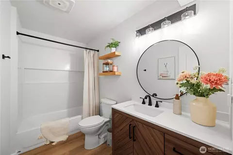 Bath - 3 74th St SW, Everett, WA 98203 photo 3 of 3