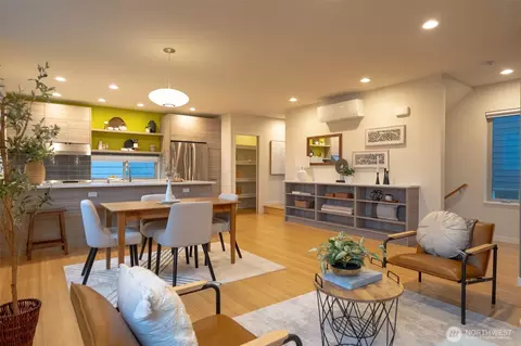 4413 Meridian Ave N, Seattle, WA 98103