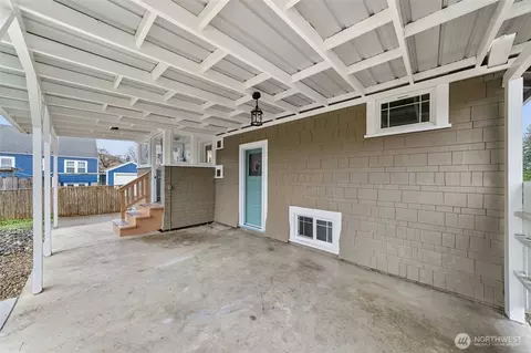 Exterior - 1829 Washington Ave, Enumclaw, WA 98022 photo 3 of 7