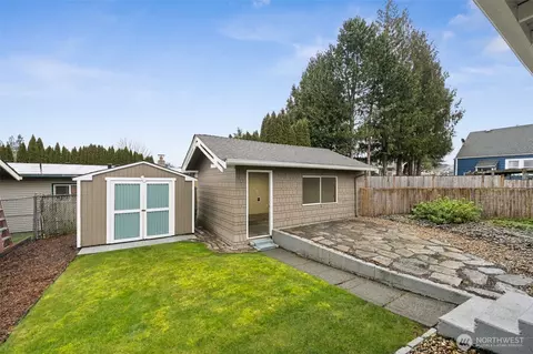 Exterior - 1829 Washington Ave, Enumclaw, WA 98022 photo 4 of 7