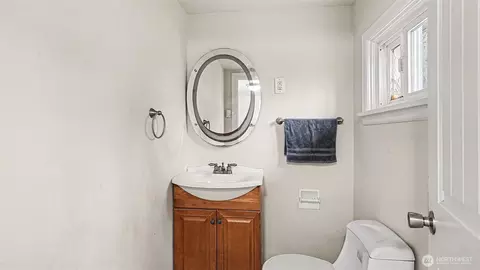 Bath - 544 Simons Rd, Monroe, WA 98272 photo 1 of 2