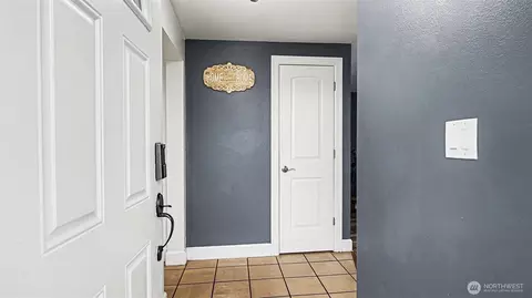 Entry Way - 544 Simons Rd, Monroe, WA 98272 photo 2 of 2