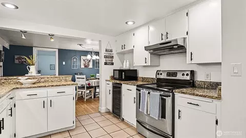 Kitchen - 544 Simons Rd, Monroe, WA 98272 photo 1 of 2