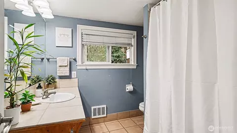 Bath - 544 Simons Rd, Monroe, WA 98272 photo 2 of 2