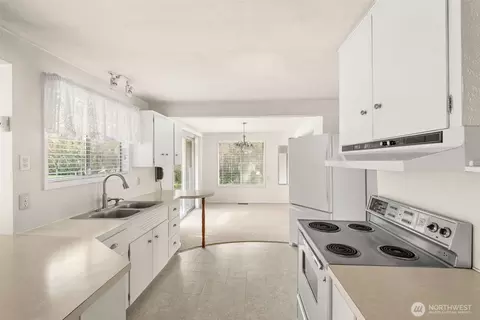 Kitchen - 1480 Rush Rd, Chehalis, WA 98532 photo 3 of 3