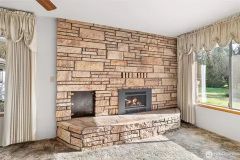 Living - 1480 Rush Rd, Chehalis, WA 98532 photo 4 of 5