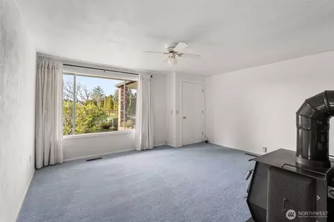 Living - 1480 Rush Rd, Chehalis, WA 98532 photo 1 of 5