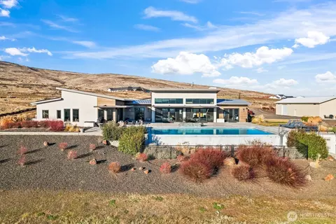 13990 Marble Rd, Yakima, WA 98908