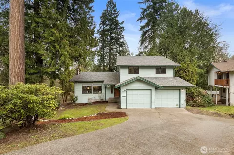 3661 NE Liverpool Dr, Bremerton, WA 98311