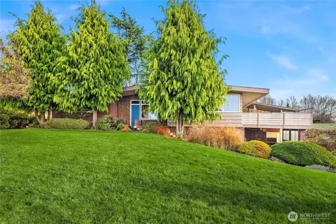 452 11th St, Blaine, WA 98230