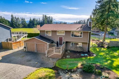 19114 60th St E, Lake Tapps, WA 98391