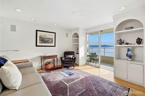 1600 43rd Ave E #209, Seattle, WA 98112