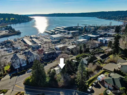 6330 NE 181st St, Kenmore, WA 98028