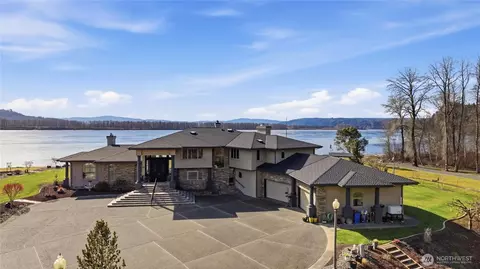 266 Columbia Point Rd, Longview, WA 98632