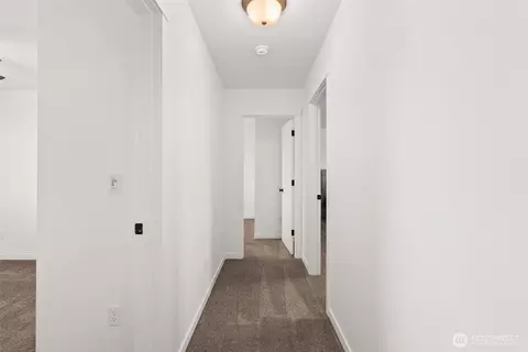 Entry Way - 405 Cardinal Ave, Winlock, WA 98596 photo 4 of 4