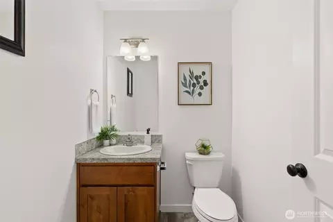 Bath - 405 Cardinal Ave, Winlock, WA 98596 photo 1 of 5