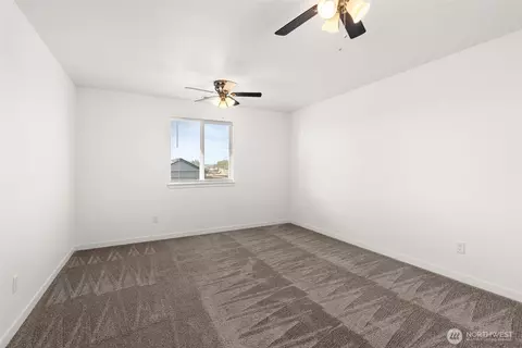 Bedroom - 405 Cardinal Ave, Winlock, WA 98596 photo 3 of 7